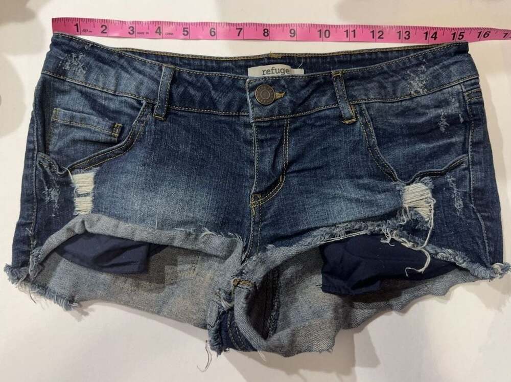 #179 Refuge Denim Distressed Raw Hem Jean Shorts Size 6